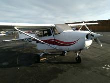 Cessna 172 N748SP sitting on the ramp at Palo Alto (KPAO)